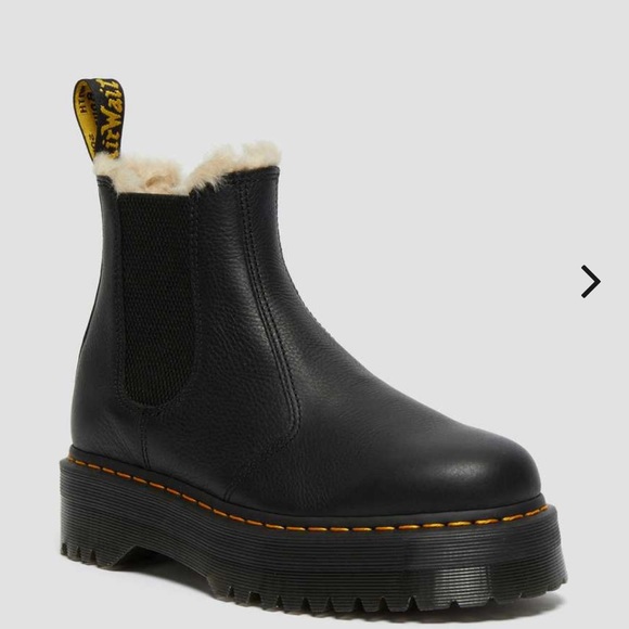 Dr Marten faux fur lined boot - Picture 2 of 6